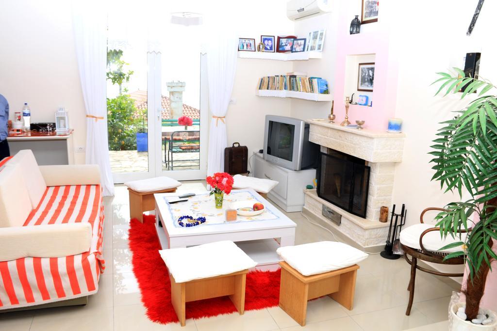 Holiday Home Ali Piqeras Kültér fotó