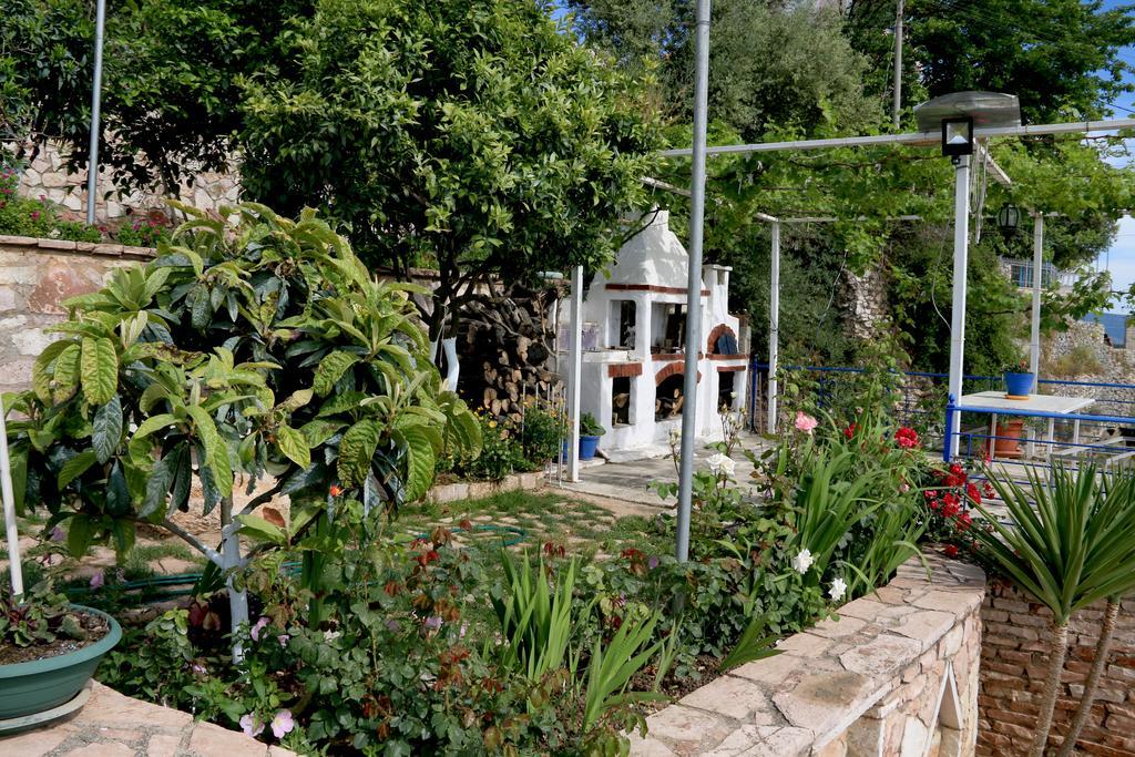 Holiday Home Ali Piqeras Kültér fotó